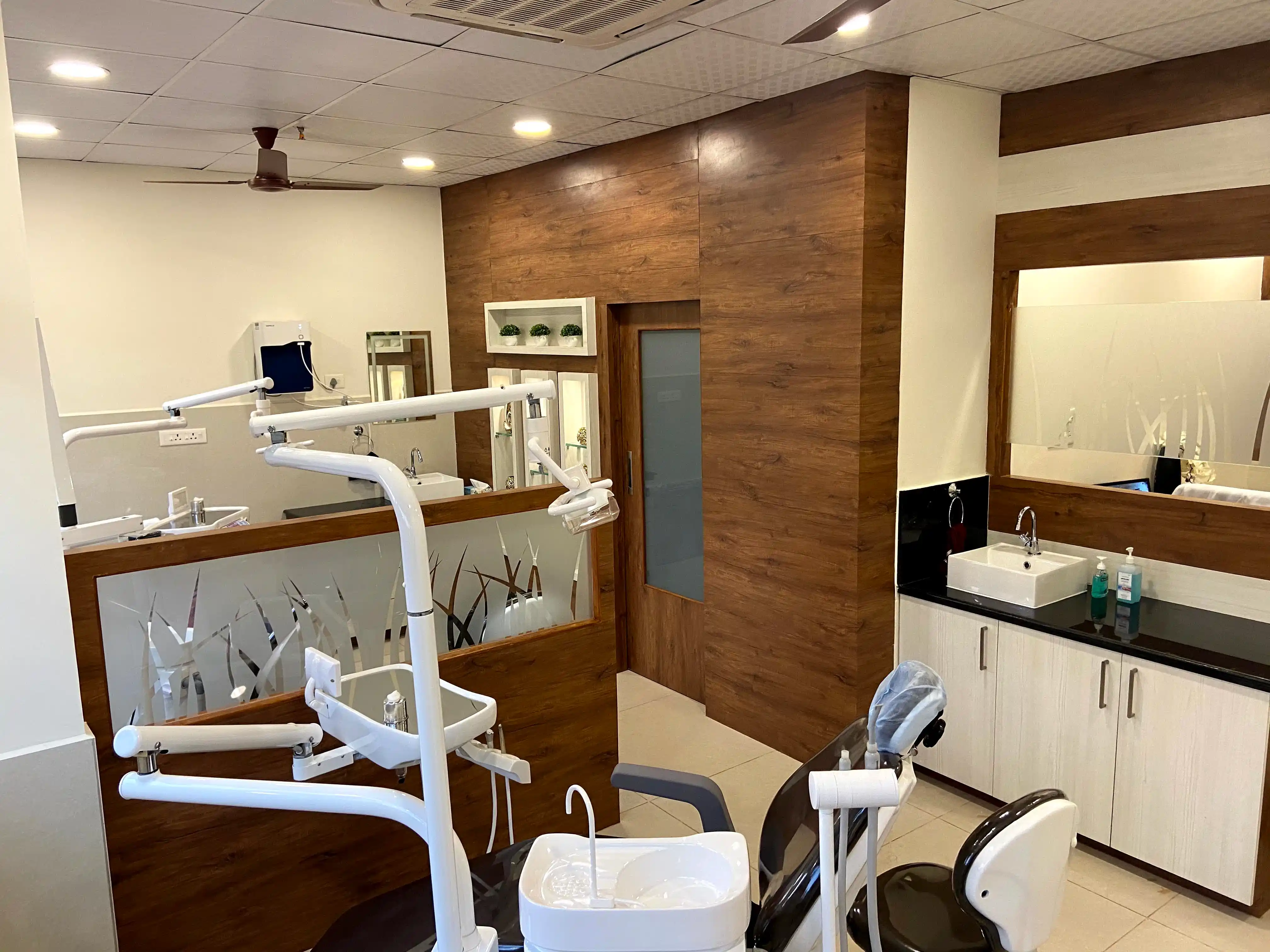 Advanced dental technology and digital scanner at The Dental Lounge
